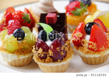 フルーツケーキ　プチケーキ 95118594