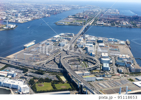 大黒パーキングエリア付近を空撮 95118653