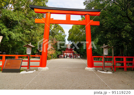 下鴨神社 二の鳥居から楼門を見る 京都市 95119220