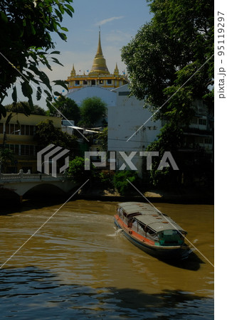 ワットサケットと水上バス 95119297