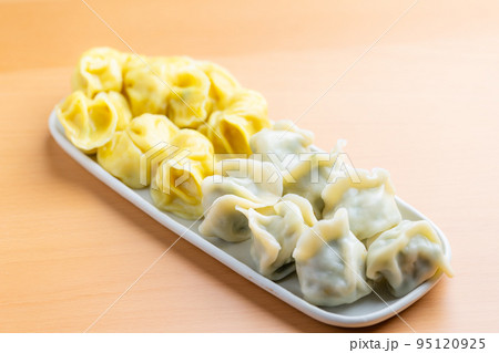 Steamed Corn and meat dumpling 95120925