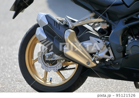バイクのマフラー　イメージ 95121526