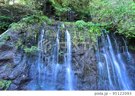 天然の湧き水　那須塩原市スッカン沢近くの長寿の滝 95122093