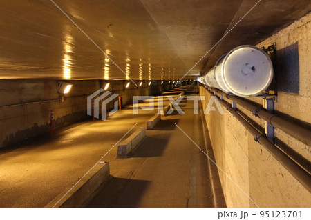 高輪橋架道橋　【東京都港区高輪にて2020年2月撮影】 95123701