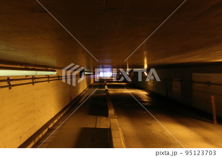 高輪橋架道橋 【東京都港区高輪にて2020年2月撮影】 高輪橋架道橋 【東京都港区高輪にて2020年2月撮影】 95123703