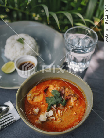 Bowl of Asian curry cocos soup 'Laksa' 95124847