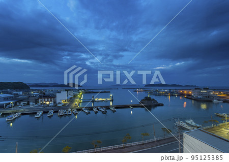 長崎県・福江島 宵の福江港 / Goto, Japan 95125385