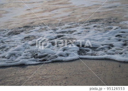 波の細かい泡 95126553