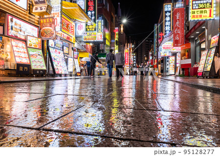 《神奈川県》横浜中華街・雨上がりの夜景 95128277