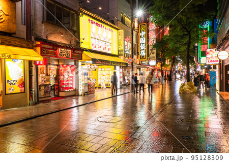 《神奈川県》横浜中華街・雨上がりの夜景 95128309