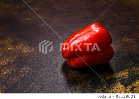 Fresh torn red sweet pepper from the autumn harvest 95129001