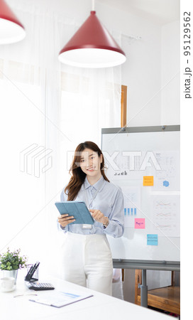 Office worker with a beautiful Asian woman in a private office, Daily routine of office workers, Welcome to work in the morning with a bright smile, Businesswoman in office concept. 95129562