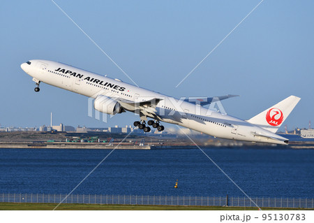 日本航空 (JAL) の旅客機 B777-300ER 95130783