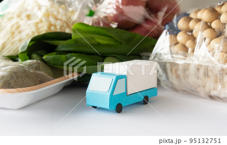 移動スーパー　配達　買い物　移動販売車　買い物難民　トラック 95132751