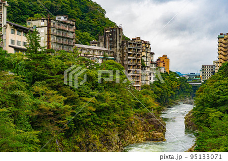 鬼怒川温泉街の廃墟旅館 95133071