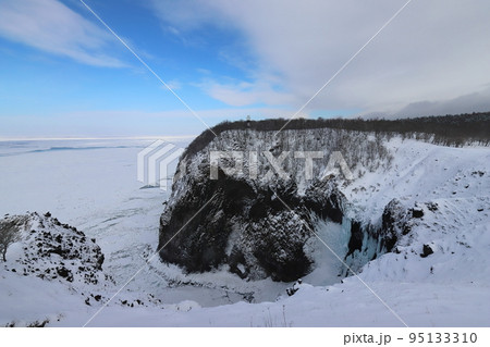 北海道 斜里 宇登呂灯台とフレぺの滝 北海道 斜里 宇登呂灯台とフレぺの滝 95133310