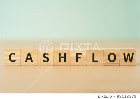 CASHFLOWと書かれたブロック 95133579