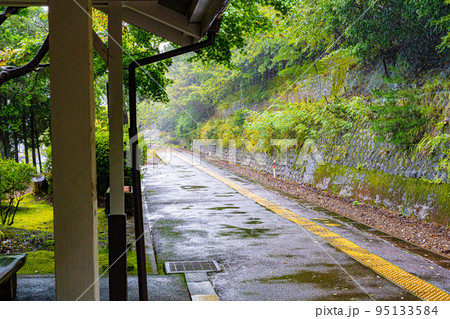 雨の通洞駅 雨の通洞駅 95133584