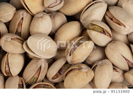 Roasted fresh open pistachios 95133900