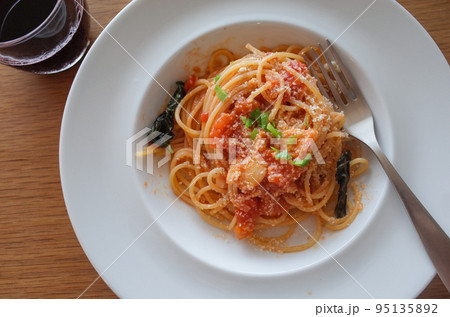 トマトとバジルのスパゲティ 95135892