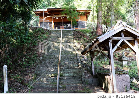 由布市 皇産霊神社の石段 由布市 皇産霊神社の石段 95136418