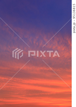 真っ赤に焼ける夕焼けのイメージ 真っ赤に焼ける夕焼けのイメージ 95136815