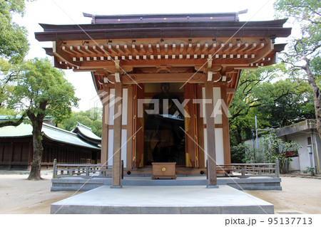 箱崎宮の境内にある亀山上皇尊像奉安殿 95137713