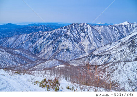 冬の谷川岳の天神尾根から南側(阿能川岳,浅間山など)方面を見る 冬の谷川岳の天神尾根から南側(阿能川岳,浅間山など)方面を見る 95137848