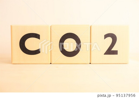 CO2(二酸化炭素)の木製のアルファベットブロック CO2(二酸化炭素)の木製のアルファベットブロック 95137956