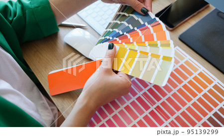 Interior designer choosing fan of colourful samples Interior designer choosing fan of colourful samples 95139299