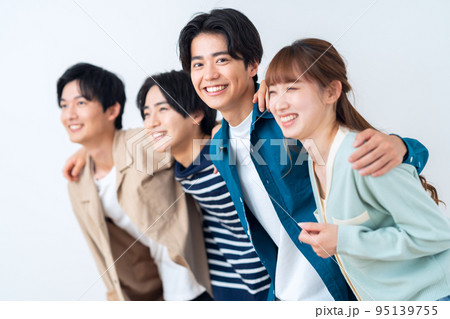 大学生　Z世代　キャンパスライフ　友達　仲間 95139755