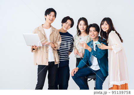 大学生 Z世代 キャンパスライフ 友達 仲間 大学生 Z世代 キャンパスライフ 友達 仲間 95139758