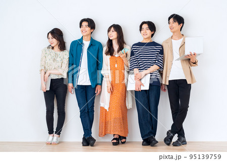 大学生 Z世代 キャンパスライフ 友達 仲間 大学生 Z世代 キャンパスライフ 友達 仲間 95139759