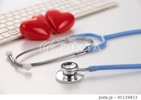 聴診器　医療イメージ　 95139813
