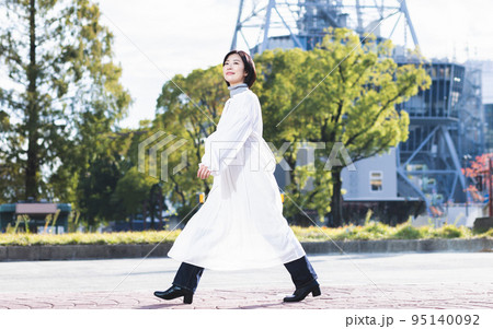 女性　ポートレート　 95140092