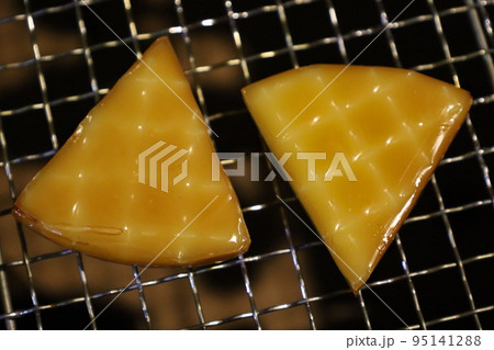 チーズの燻製 チーズの燻製 95141288