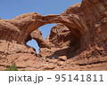 Double Arch 95141811