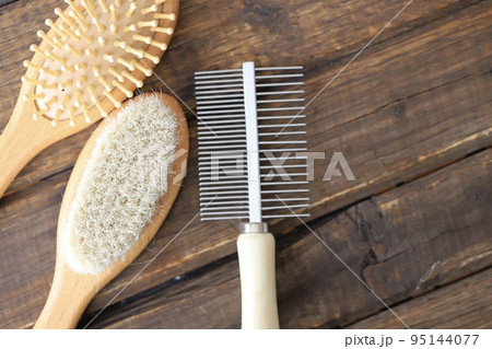 ペットのトリミングブラシセット　ペット用ケアブラシとコーム 95144077