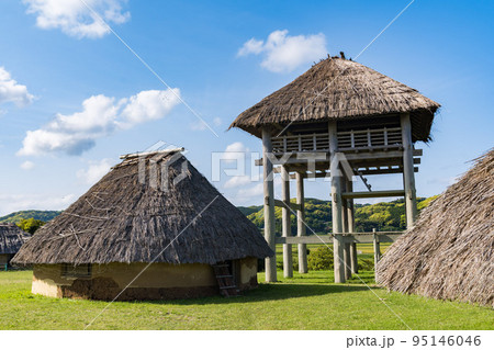 復元された竪穴式住居 復元された竪穴式住居 95146046