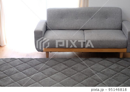 リビングの冬用ラグ 95146818