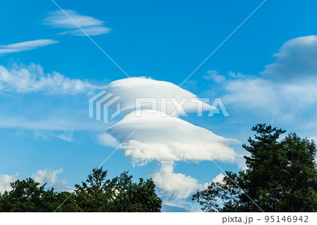 早朝の吊るし雲 早朝の吊るし雲 95146942
