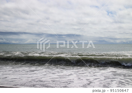 海岸に打ち寄せる波 海岸に打ち寄せる波 95150647