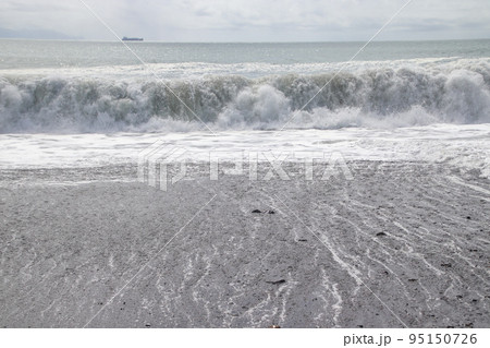 海岸に打ち寄せる波 海岸に打ち寄せる波 95150726