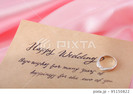 結婚指輪とお祝いの英語メッセージ 95150822