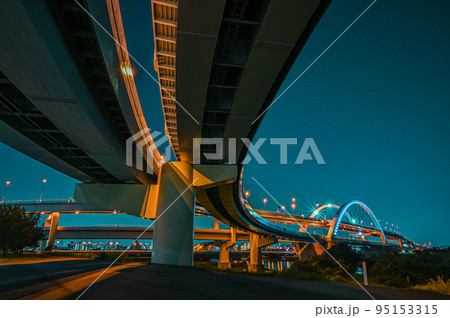 江北ジャンクションと五色桜大橋の夜景 95153315