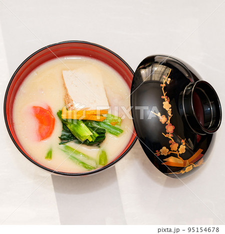 お雑煮 は お正月 の 朝食 の 定番料理 の一つ 【 正月 の イメージ 】 お雑煮 は お正月 の 朝食 の 定番料理 の一つ 【 正月 の イメージ 】 95154678