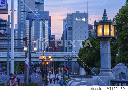 大阪　淀屋橋から見る朝景【ご来光カフェ】10月初旬 95155179