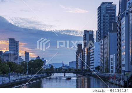 大阪 淀屋橋から見る朝景【ご来光カフェ】10月初旬 大阪 淀屋橋から見る朝景【ご来光カフェ】10月初旬 95155184