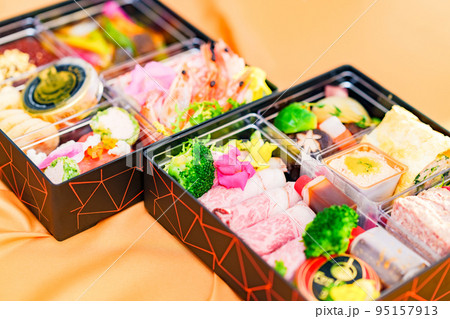 今年 の お正月 は 洋風おせち をチョイス　【 お節料理 の イメージ 】 95157913