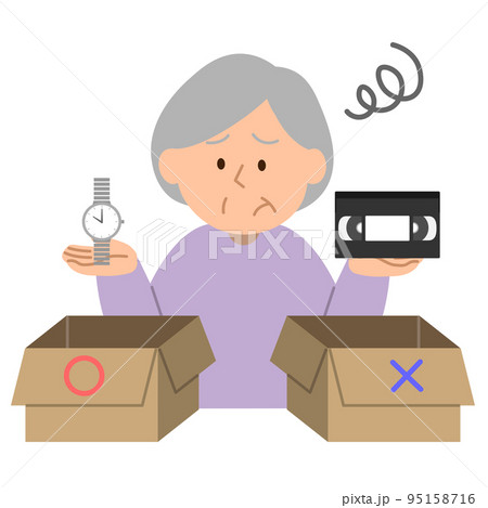 生前整理・片付けをするシニア女性2 95158716